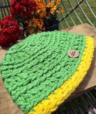 Gorro verde y amarillo
